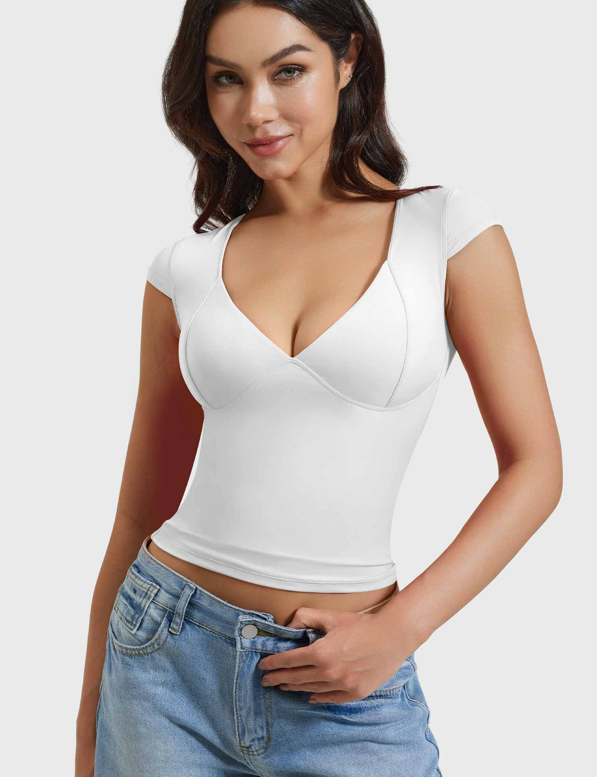 Haut Diva V Neck - AERLO